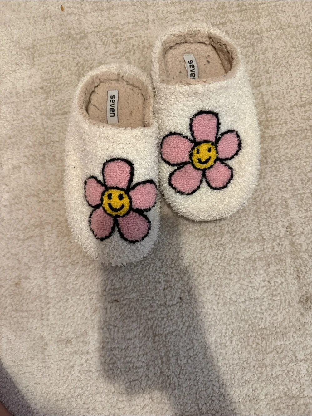 Preppy flower slippers size 3-4 kids!
